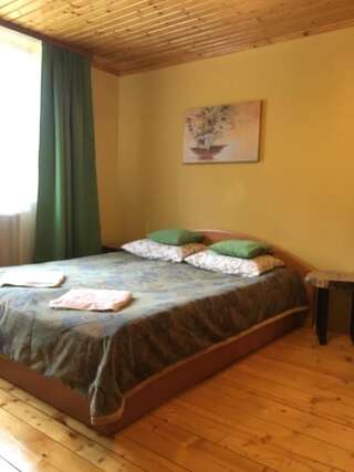 Гостевой дом Sadyba Anastasia Славское Четырехместный номер-3